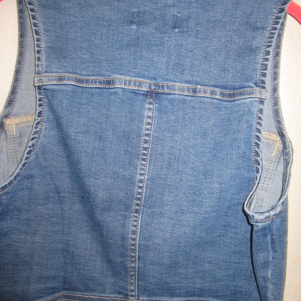 V-Neck Crop Length Button Front Sleeveless Denim Vest in Blue New - Picture 7 of 9